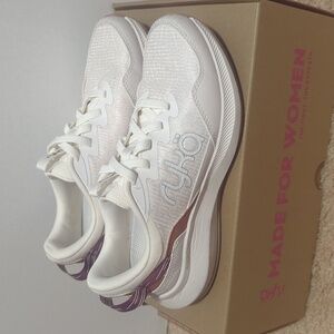 Rykä Freehand walking shoes